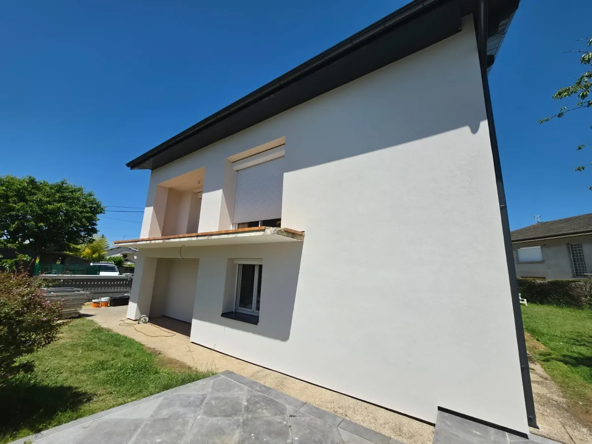 Maison isolée par l'extérieur par NFR à Ceyzériat, enduit de finition terminé