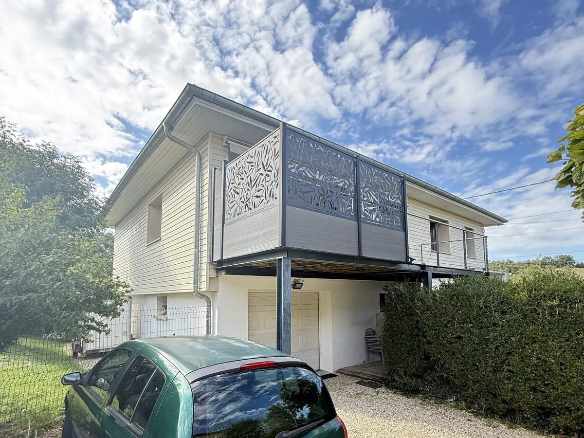 Maison mitoyenne à Revonnas avant pose d'un bardage, visite de chantier