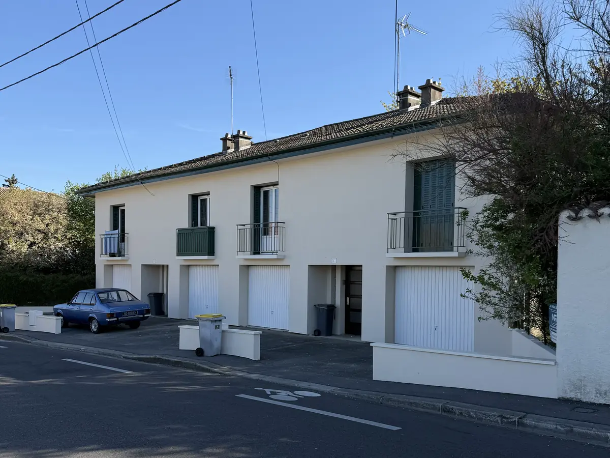 Immeuble à Péronnas après isolation par l'extérieur et enduit de finition par NFR