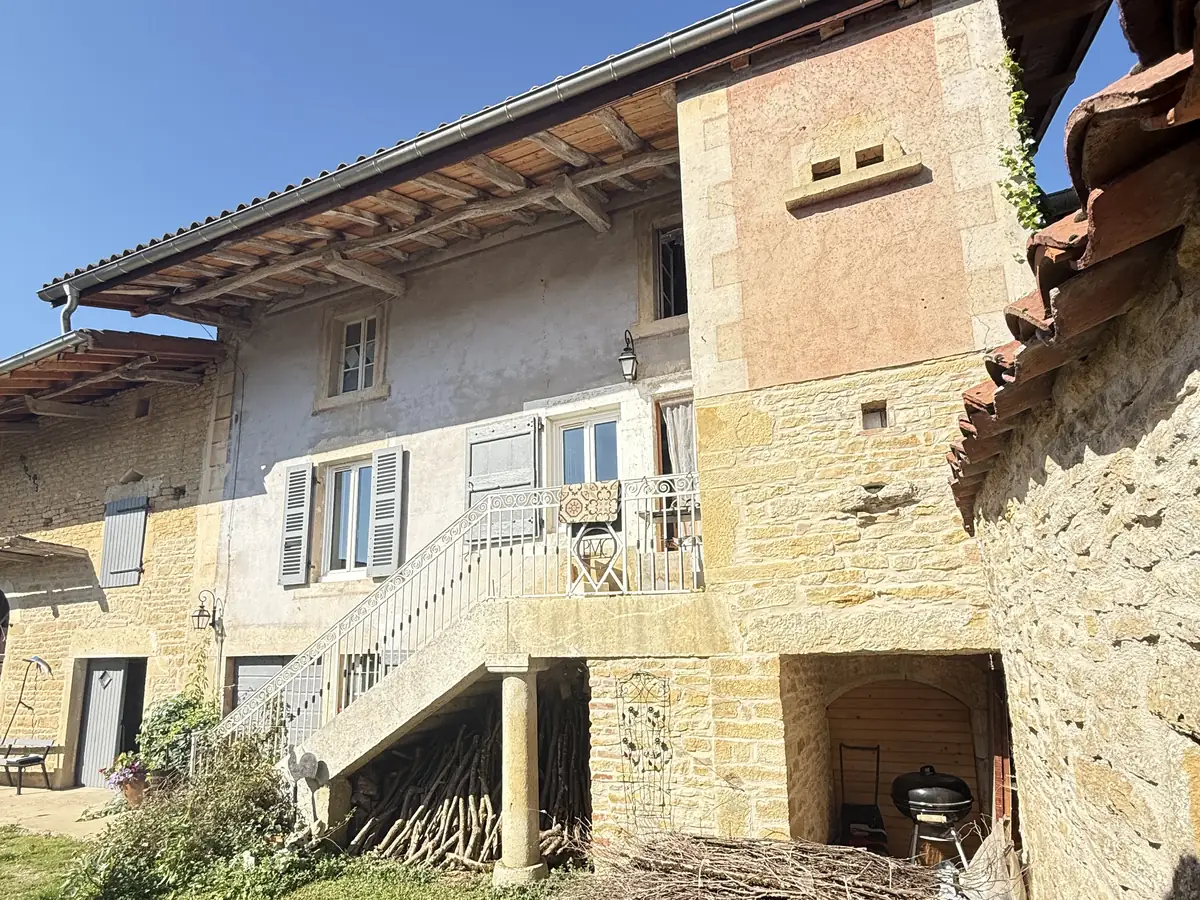 Ferme en pierre à Mézériat, joints creusés à reprendre, vue à la visite