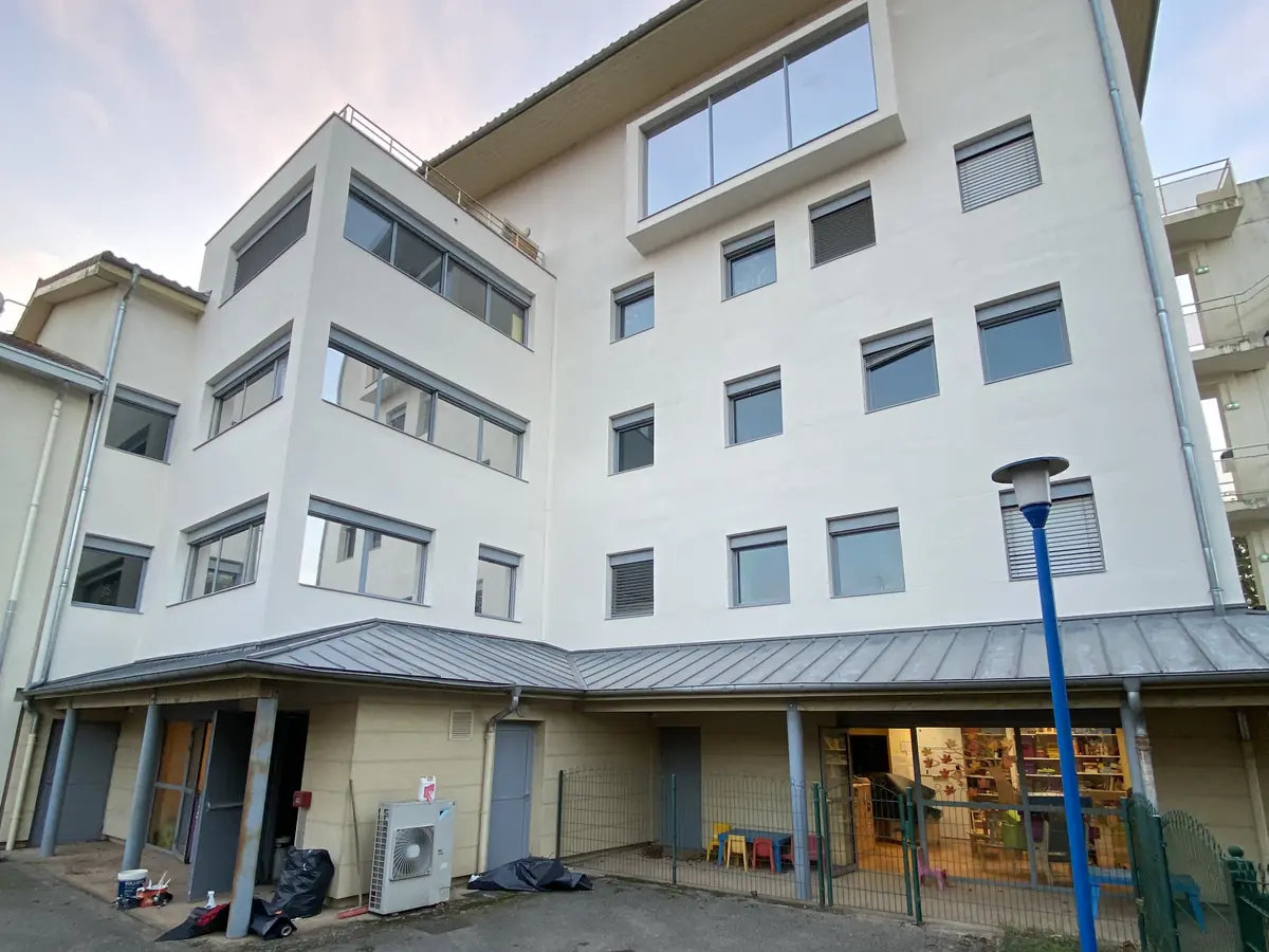 Immeuble à Châtillon-sur-Chalaronne après ravalement par NFR